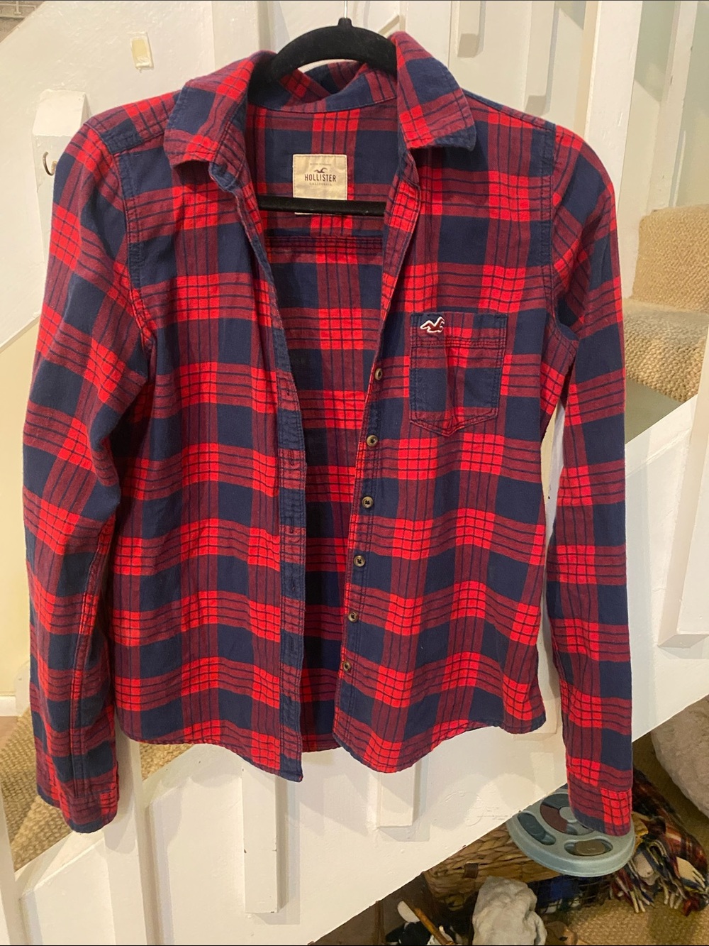 Hollister Red & Navy Plaid Button-Down Shirt flannel size M